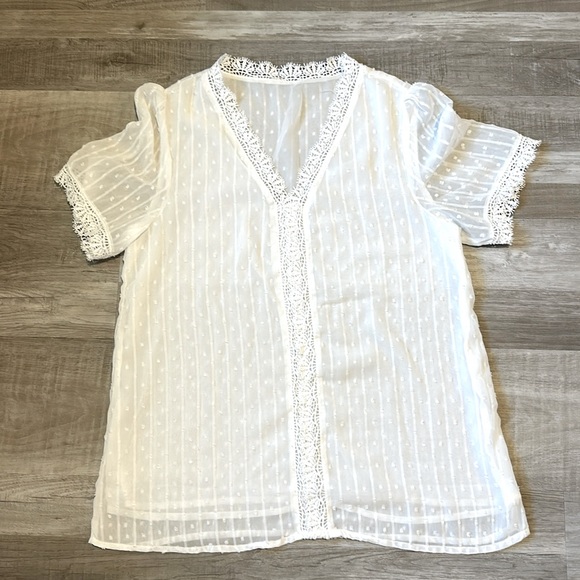 Cute Blouse - Picture 1 of 4